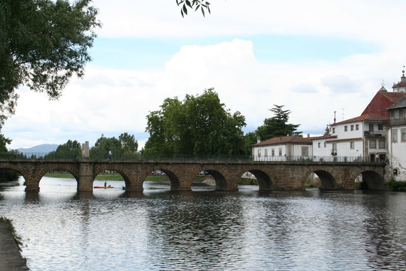 Puente romano de Aquae Flaviae sobre el río Támega, en Chaves